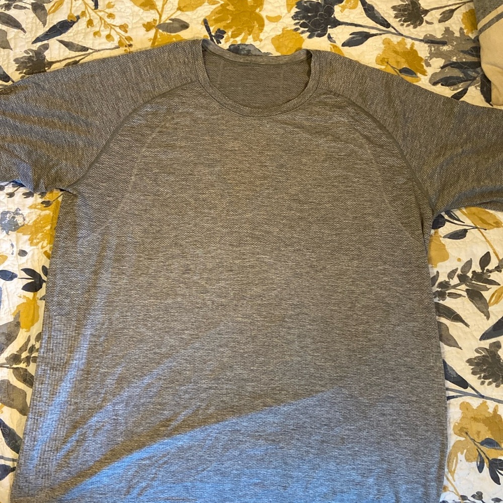Men’s XXL Grey Heather Lululemon shirt
